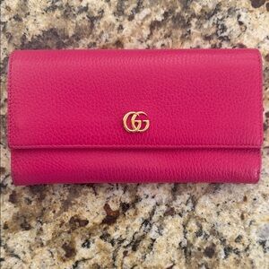 Gucci Fuchsia Leather Wallet with Gold Logo